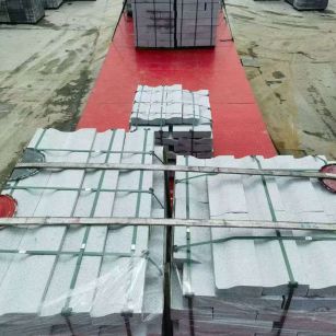 鹰潭 芝麻白仿形加直形路沿石出货日常