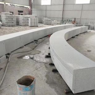 鹰潭芝麻白花岗岩石板材 园林光面弧形坐凳