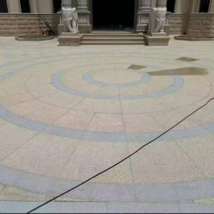 鹰潭 黄金麻芝麻灰花岗岩石材地铺拼接效果