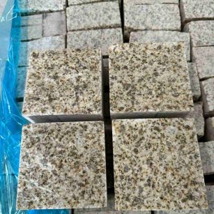 鹰潭 黄金麻花岗岩自然面小方块，弹石，马蹄石等