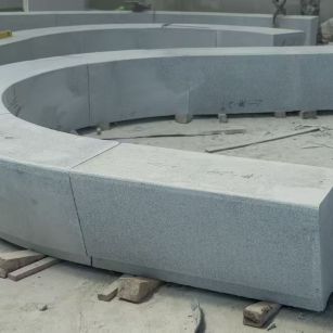 鹰潭 芝麻白花岗岩光面弧形坐凳