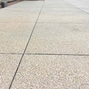 鹰潭 黄金麻花岗岩石板材荔枝面地面铺装效果