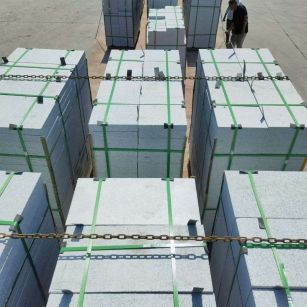 鹰潭 芝麻白花岗岩5公分地铺石 花岗岩厂家工厂装车日常