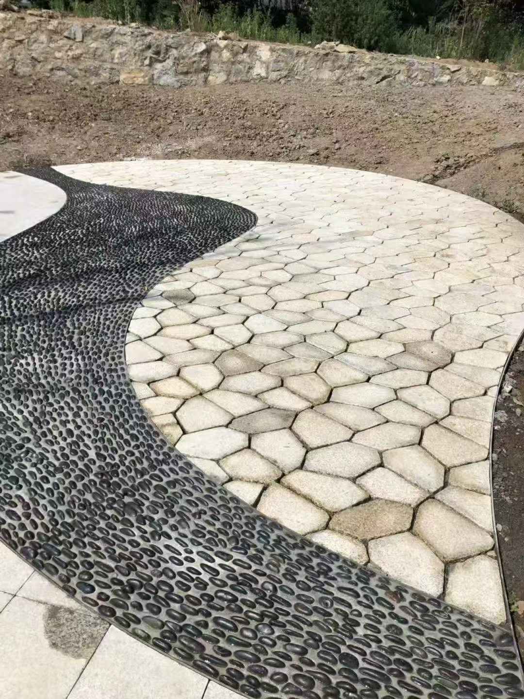 鹰潭 黄金麻冰裂纹地铺石工地铺装案例