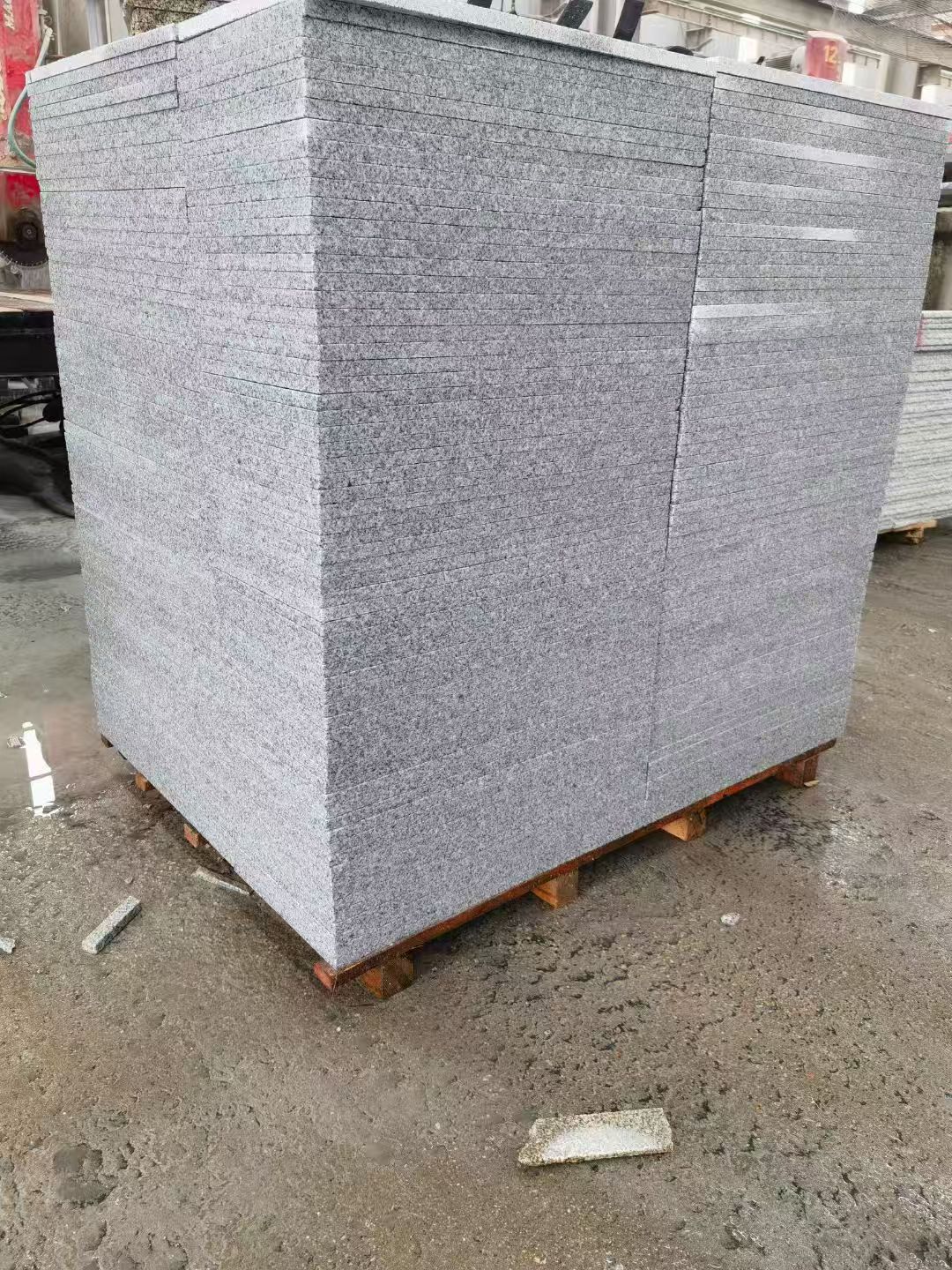 鹰潭 芝麻白火烧面1.8厚300*600地铺石，尺寸标准，厚薄均匀