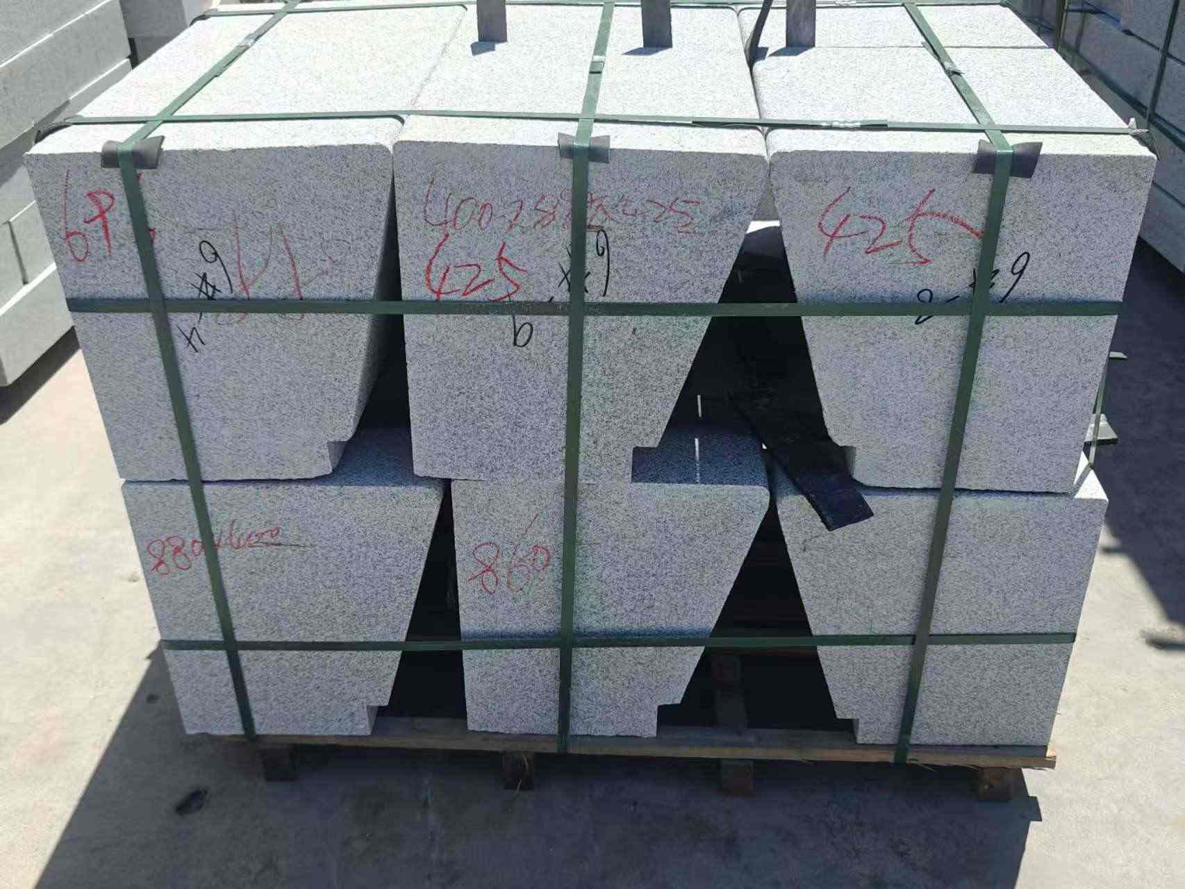 鹰潭 芝麻白异形坐凳，石凳