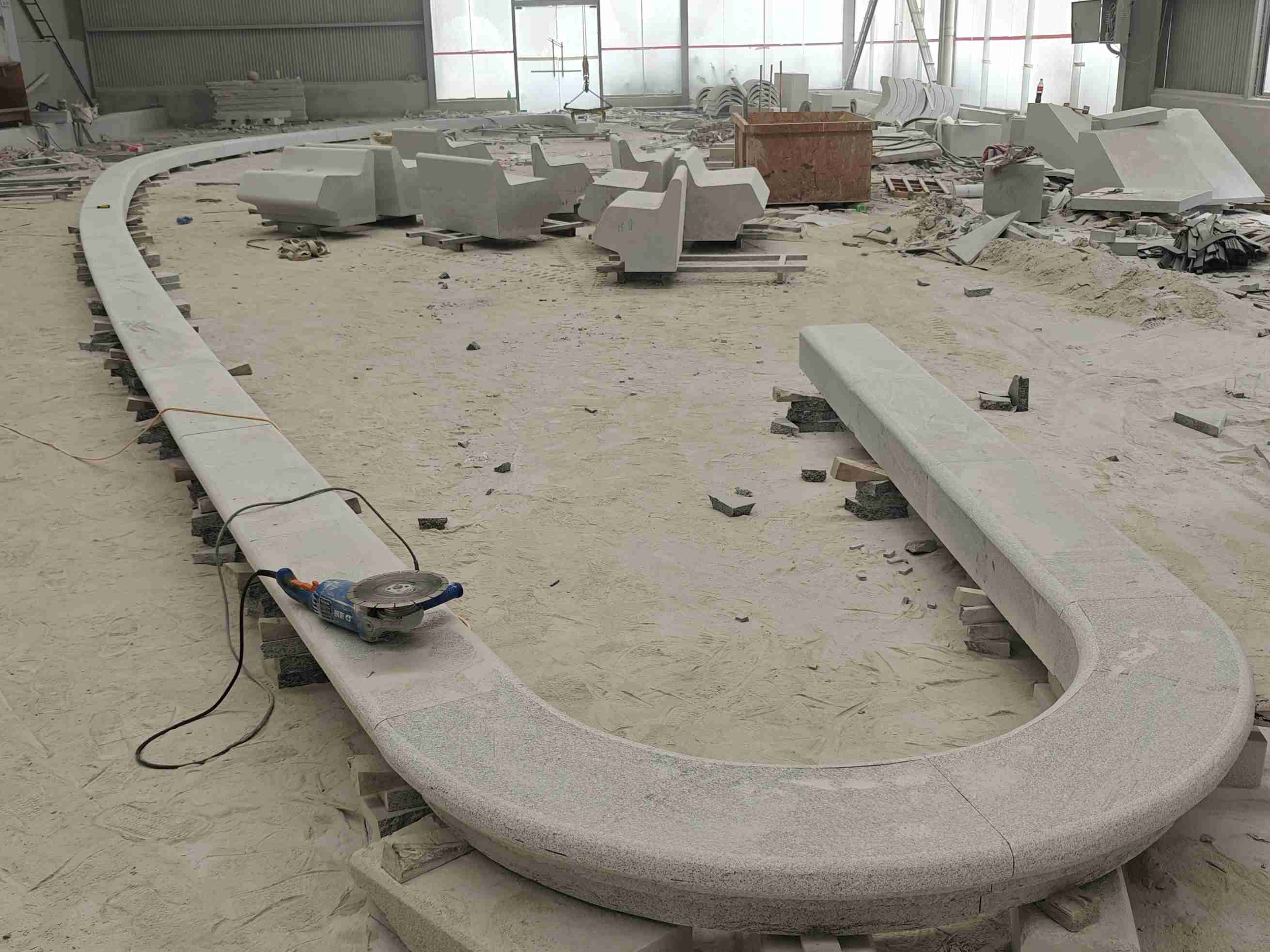 鹰潭 芝麻白花岗岩弧形花坛石，坐凳石