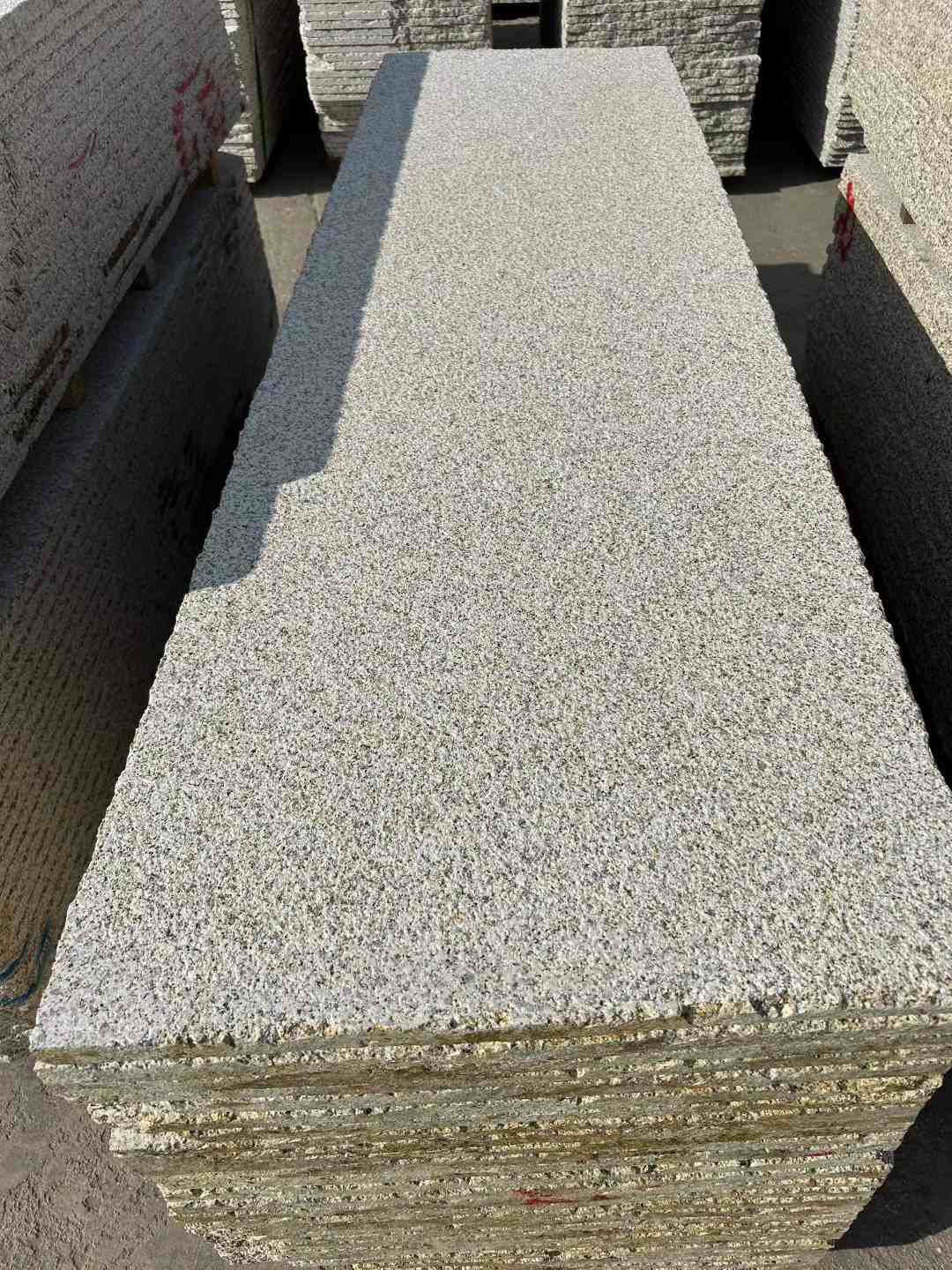 鹰潭 黄金麻花岗岩荔枝面毛板，半成品