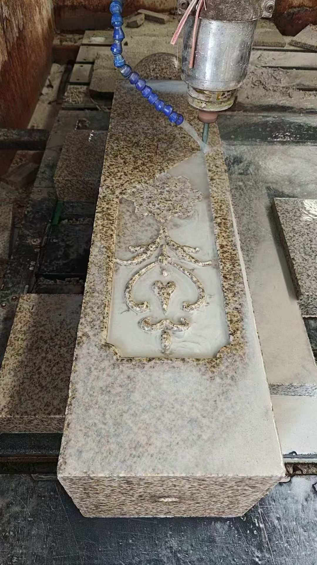 鹰潭 黄金麻花岗岩异形加工雕刻栏杆大柱