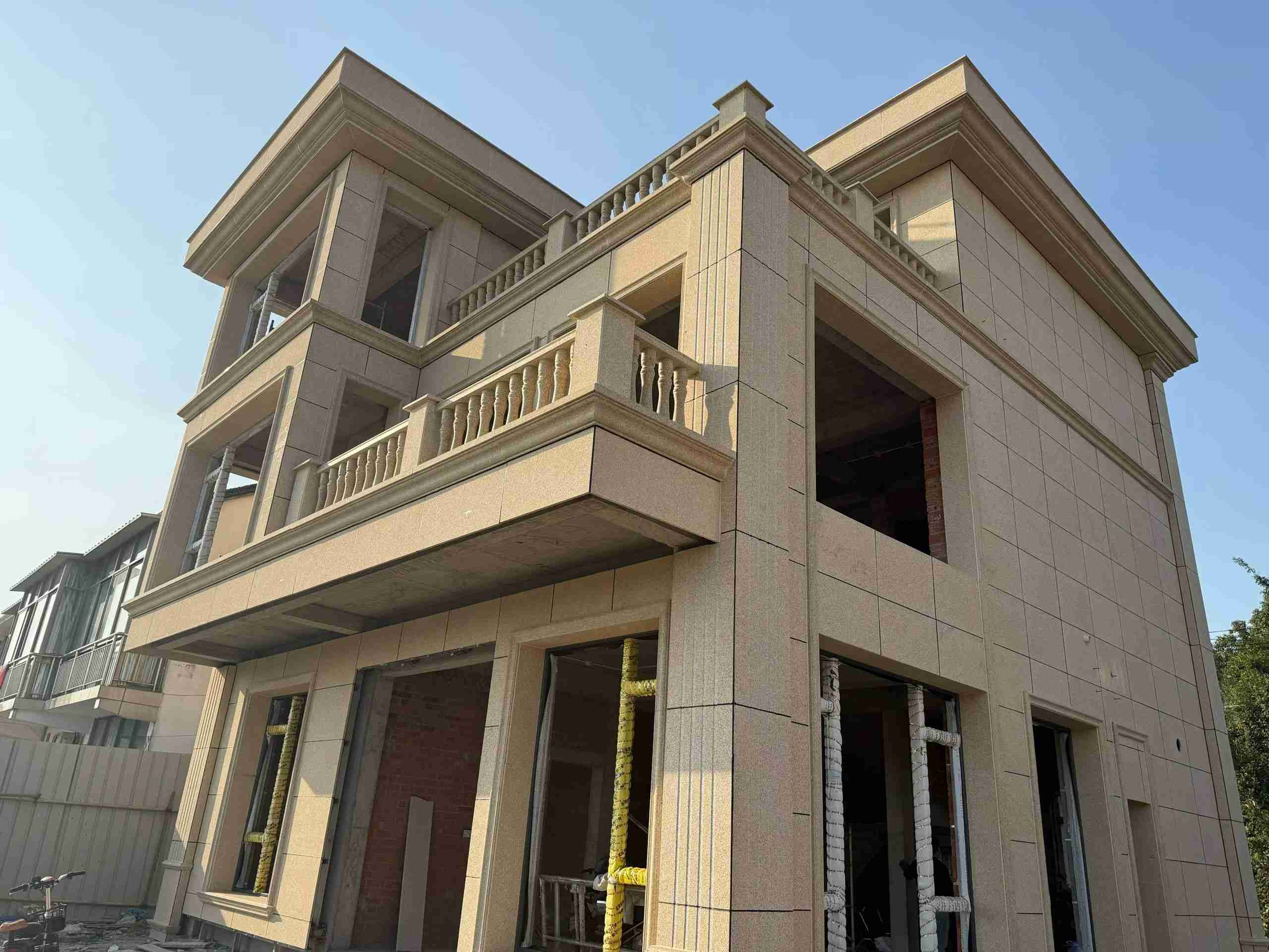 鹰潭 黄金麻花岗岩石材荔枝面外墙干挂效果展示