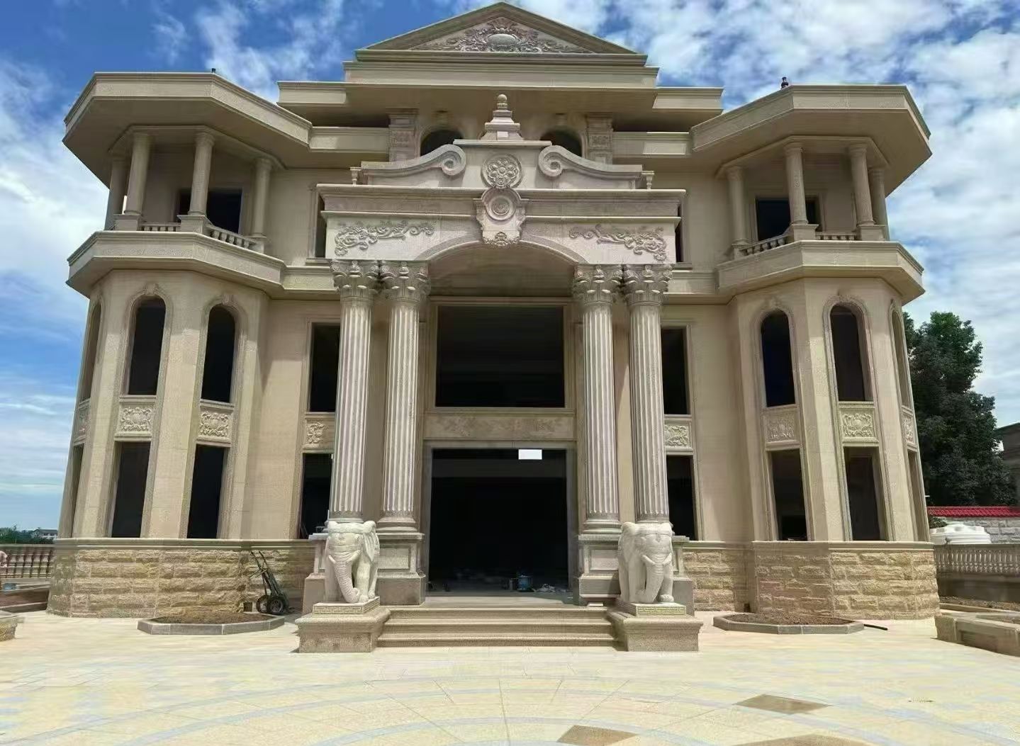 鹰潭 黄金麻别墅外墙干挂，大柱，大象，蘑菇石，雕花板