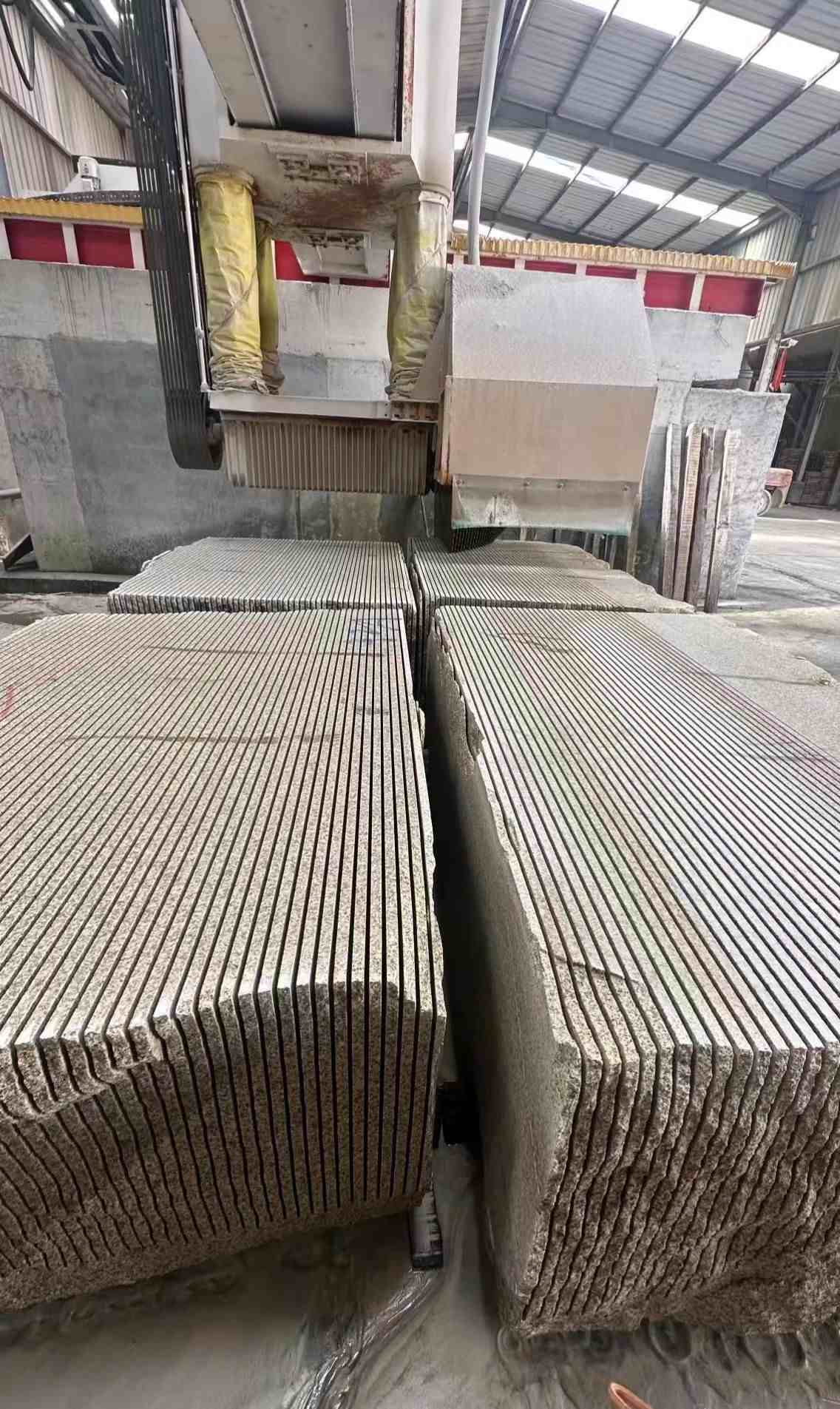 鹰潭 车间生产日常，黄金麻白麻花岗岩