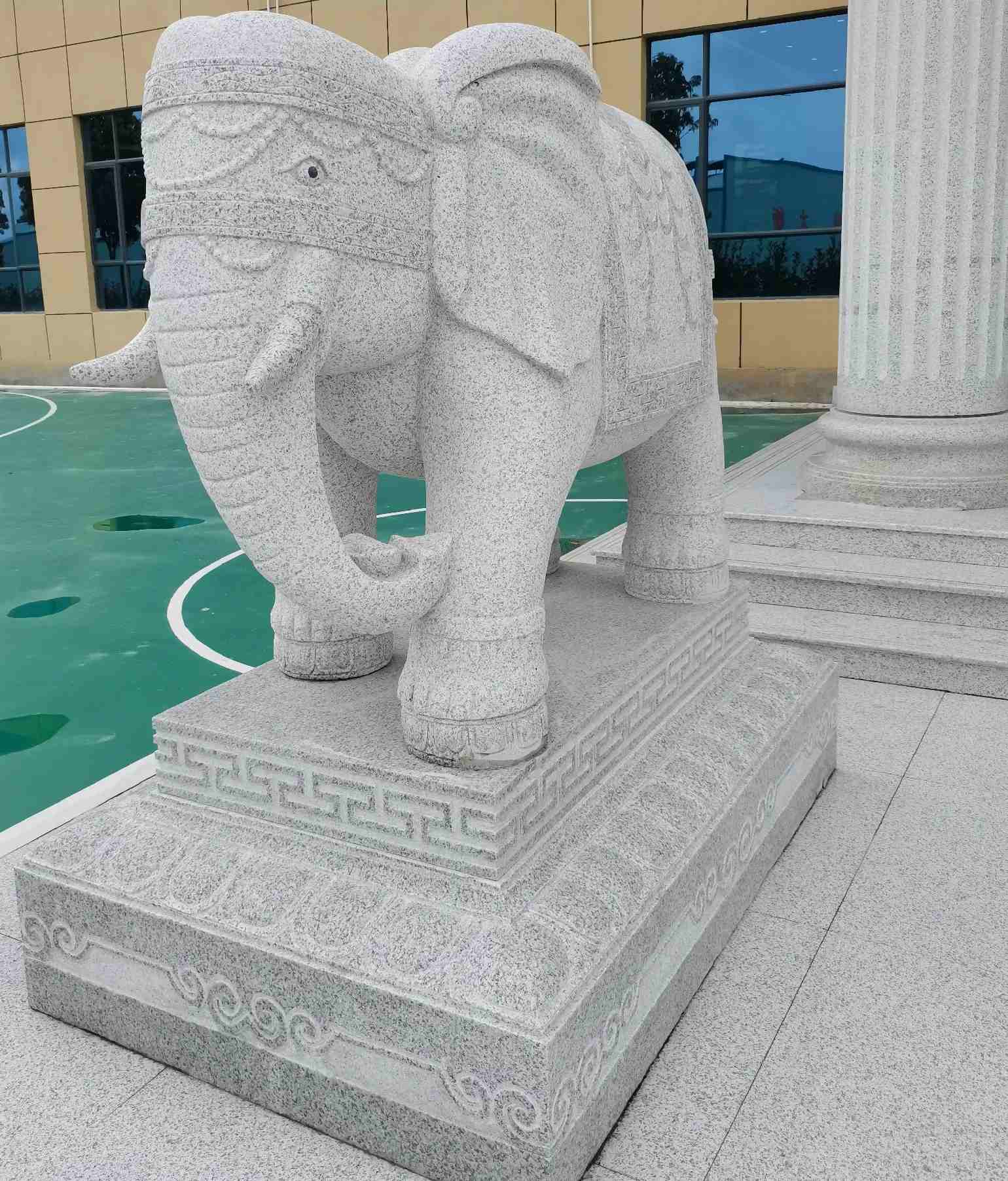 鹰潭 白麻花岗岩动物异形石雕-大象