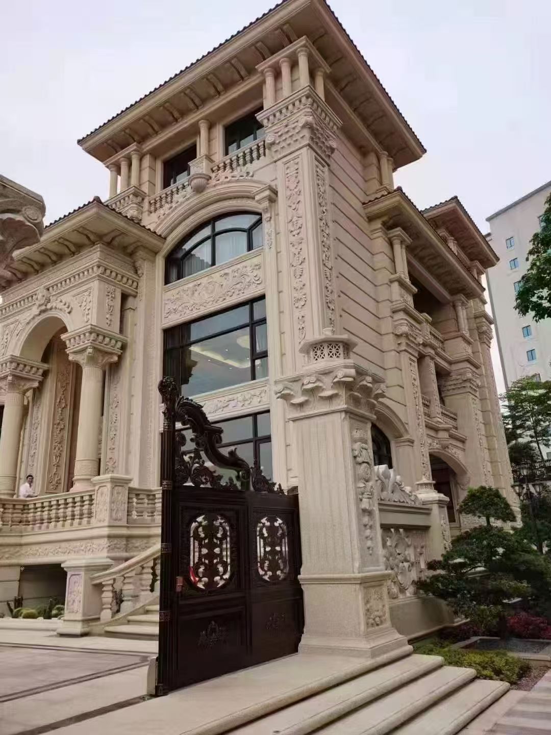 鹰潭 黄金麻花岗岩别墅外墙干挂效果展示