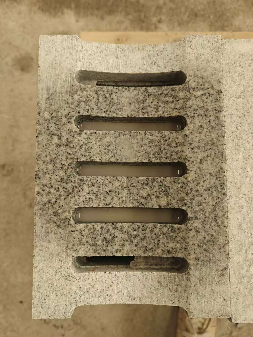 鹰潭 芝麻白拉丝面花岗岩U型开槽排水槽