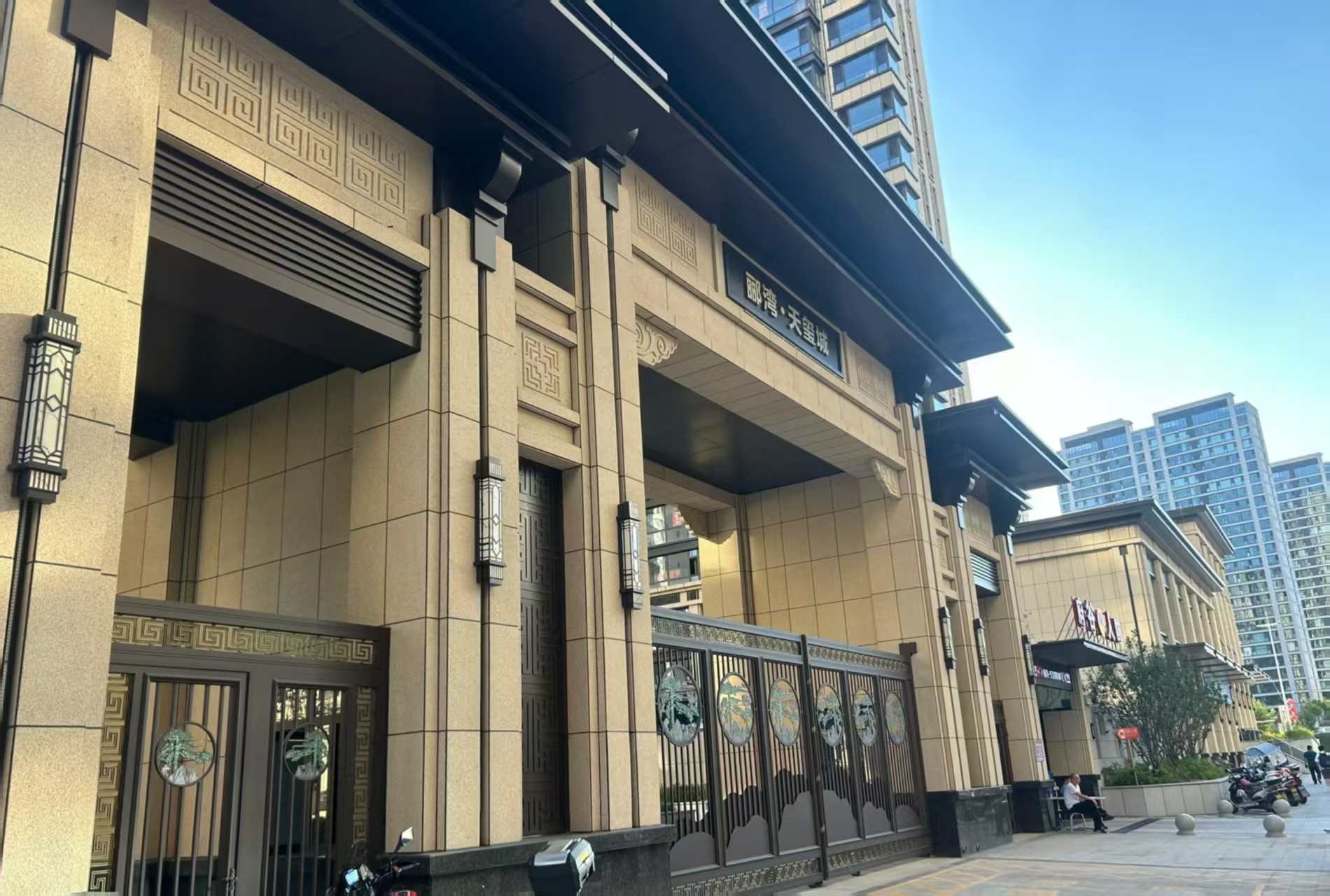 鹰潭 黄金麻花岗岩荔枝面小区门楼外墙干挂