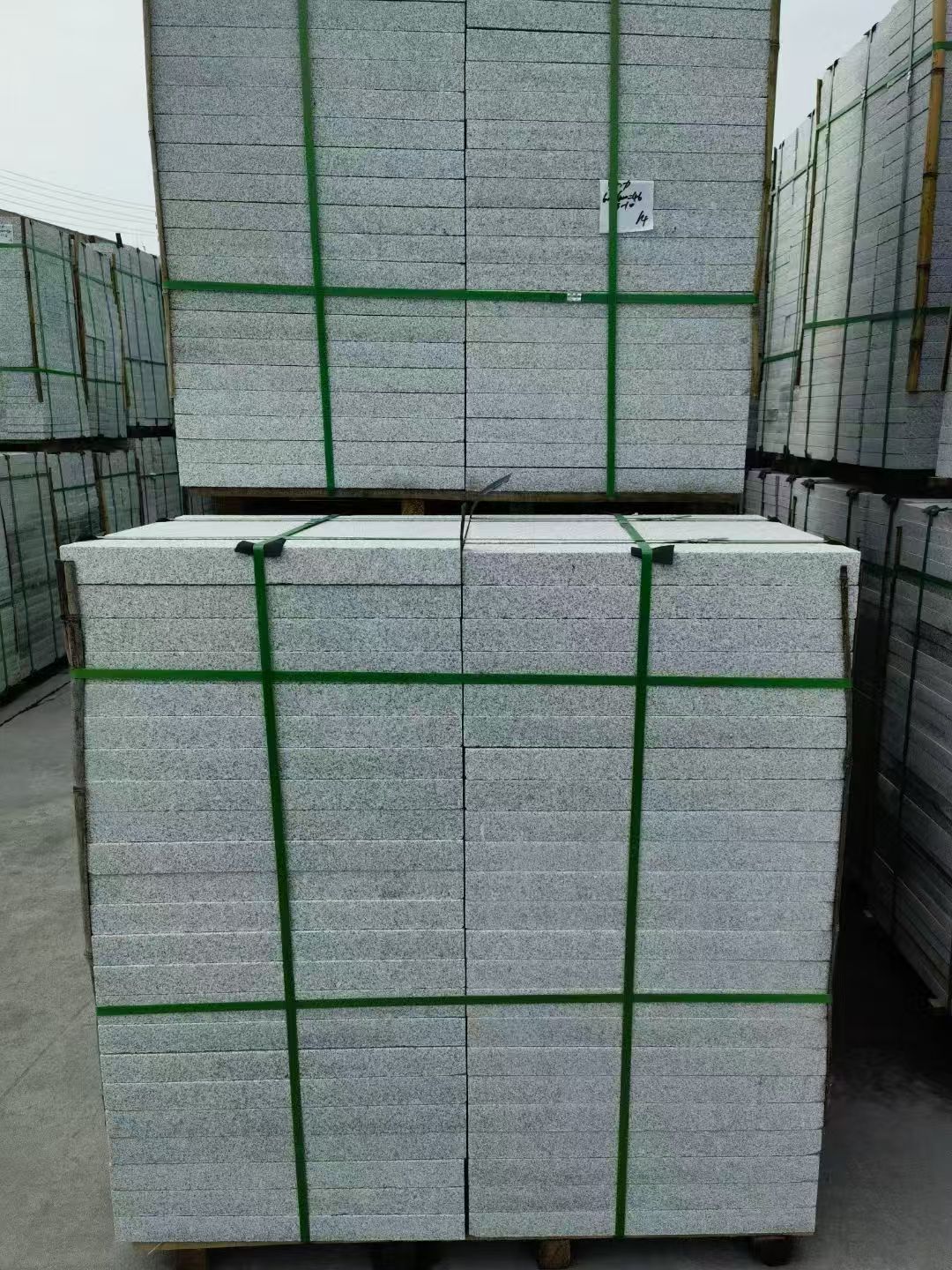 鹰潭 芝麻白火烧，园林广场市政工程地铺石，1.8~5.0厚均有现货