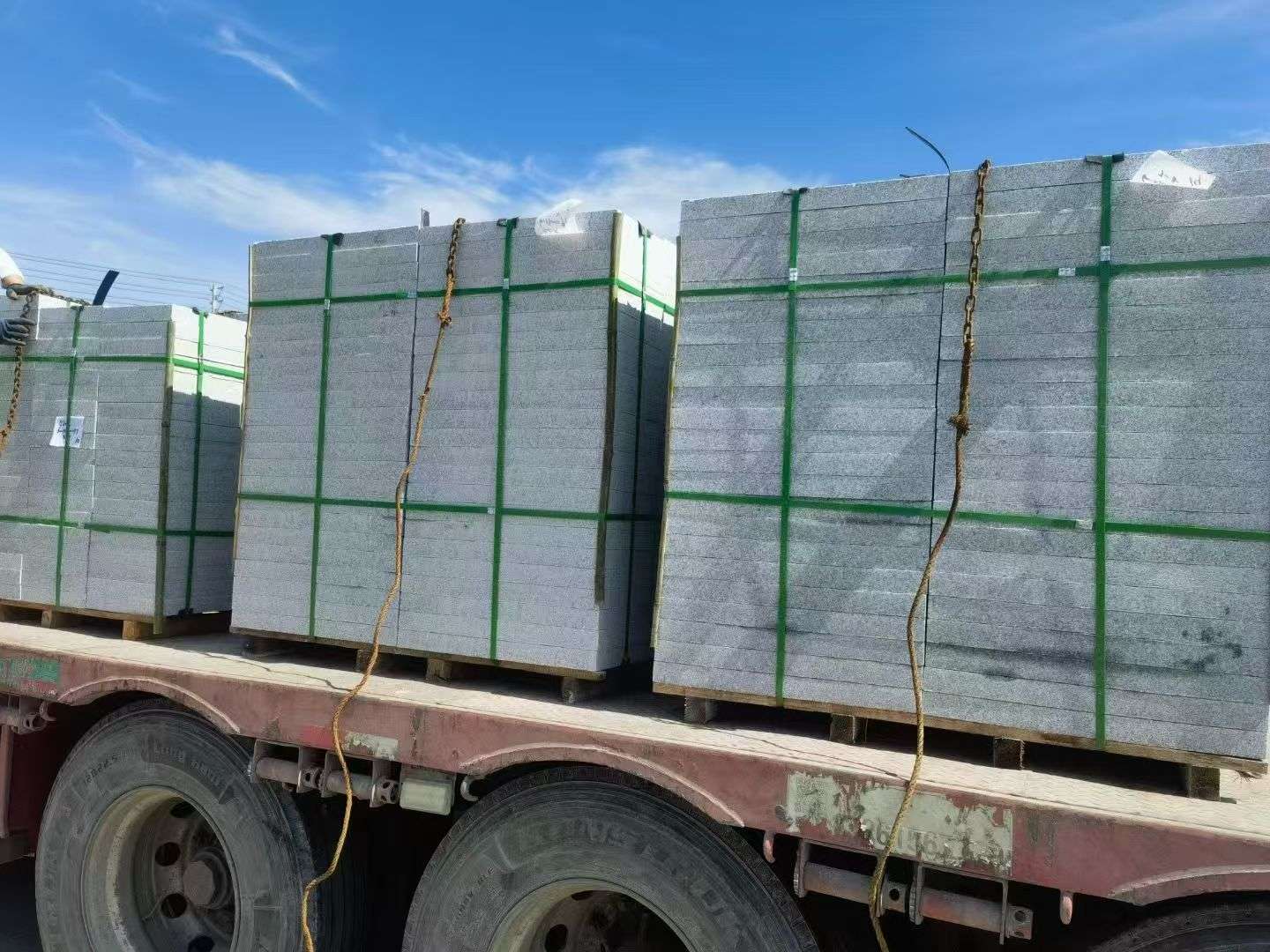 鹰潭 芝麻白花岗岩地铺石装车日常