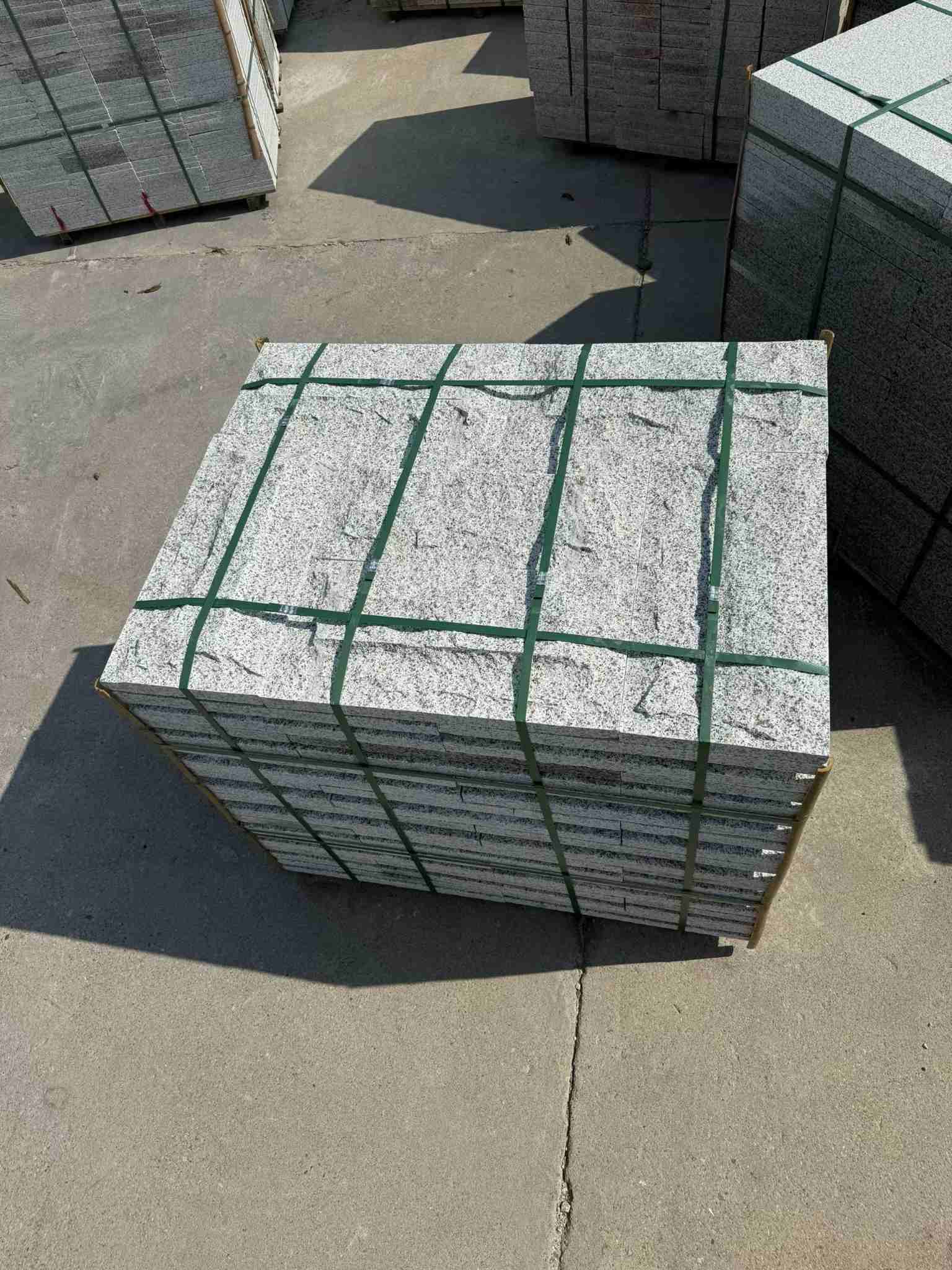 鹰潭 白麻花岗岩石材自然面蘑菇石成品