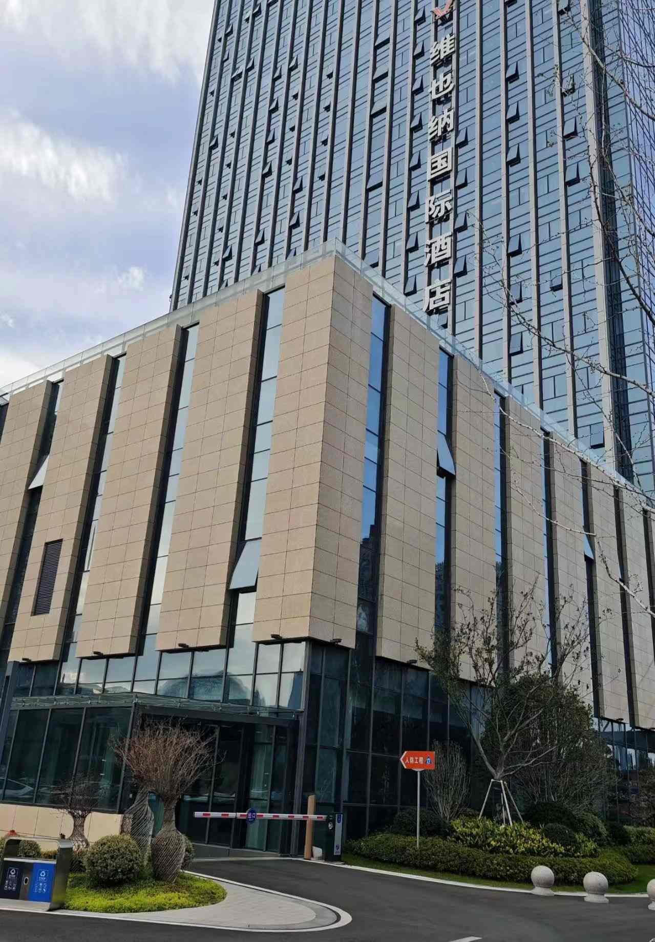 鹰潭 黄金麻花岗岩外墙干挂