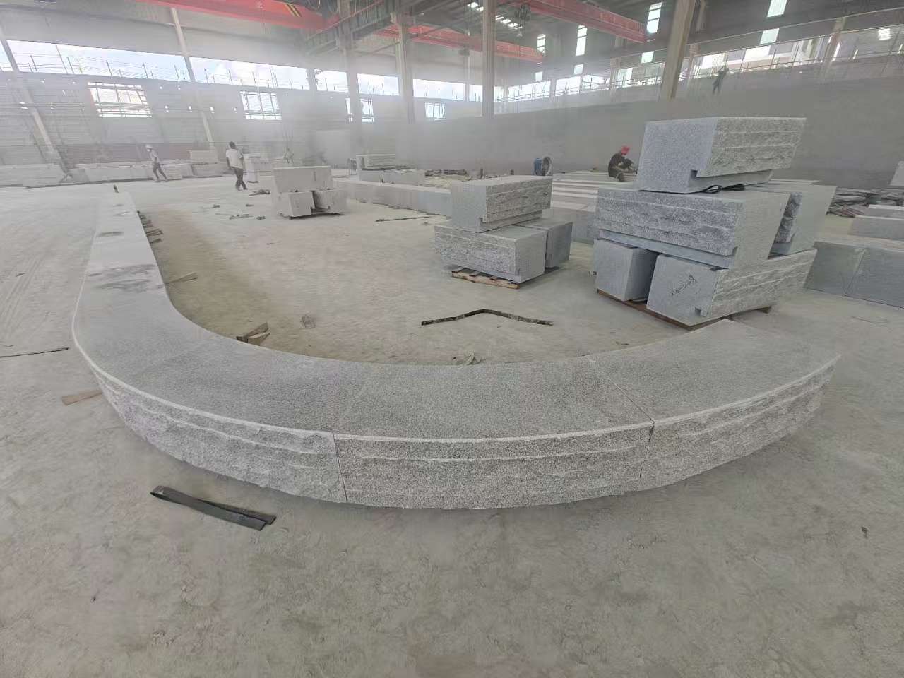 鹰潭 芝麻白异形坐凳，自然面光面弧形加工