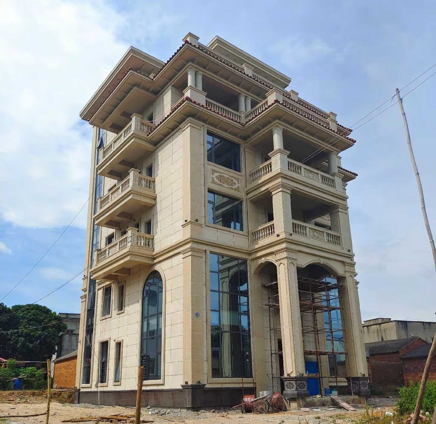 鹰潭 黄金麻花岗岩石材别墅外墙干挂搭配（雕花栏杆花瓶柱门楼罗马柱）