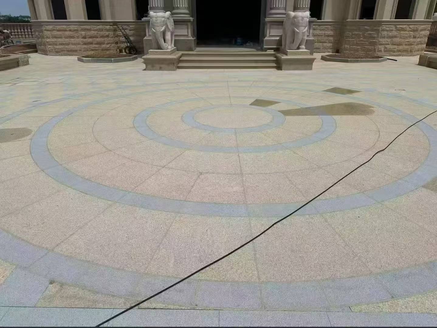 鹰潭 黄金麻芝麻灰花岗岩石材地铺拼接效果