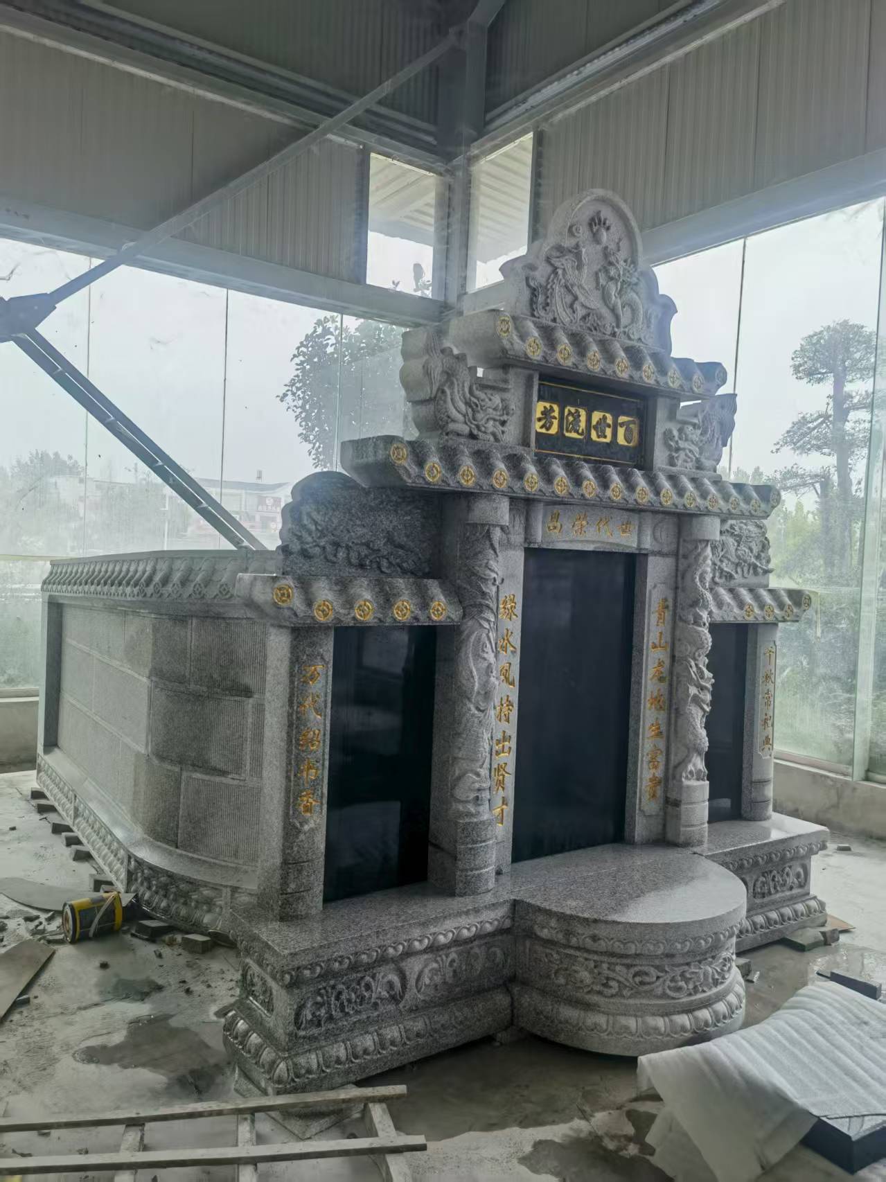 鹰潭 芝麻白墓碑效果展示图