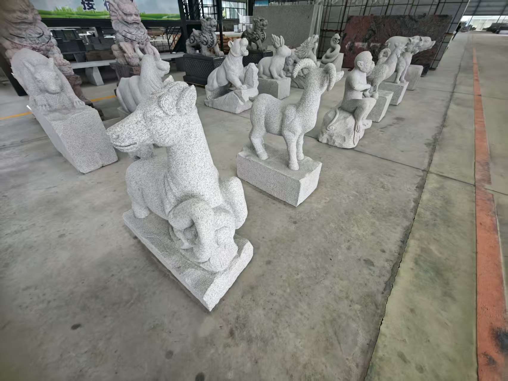 鹰潭 芝麻白花岗岩造型立体雕刻——十二生肖